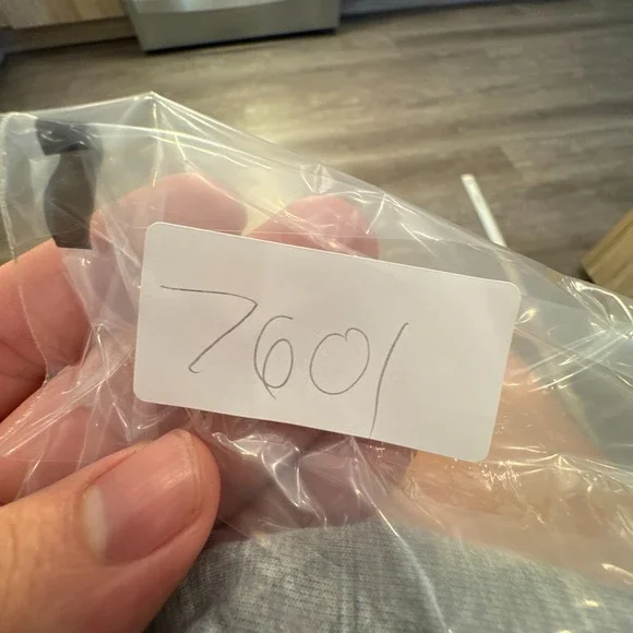 Under Armour Shirt Mens Small‎ Gray Tee Short Sleeve Performance Loose Workout - Picture 8 of 8